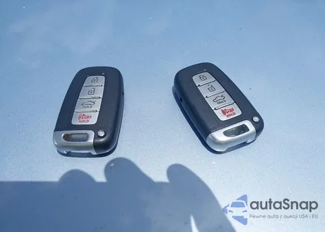 2011 Hyundai Sonata Hybrid z USA, uszkodzony, nr VIN KMHEC4A49BA004479